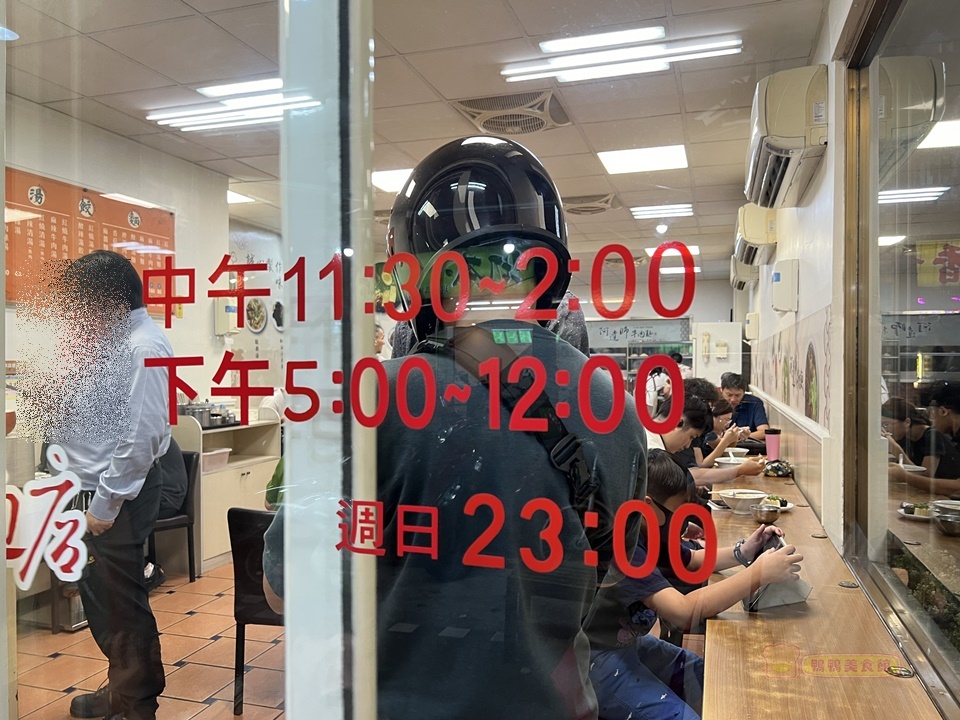 宵夜,宵夜場延伸閱讀,新埔捷運,新埔捷運美食,板橋宵夜,板橋莒光路,牛肉麵,紅燒牛肉麵,韭菜水餃