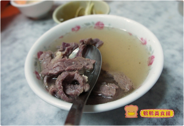即時熱門文章：(3)台南中西區。石精臼點心城:牛肉湯、八寶冰~滷肉飯(4)好威!