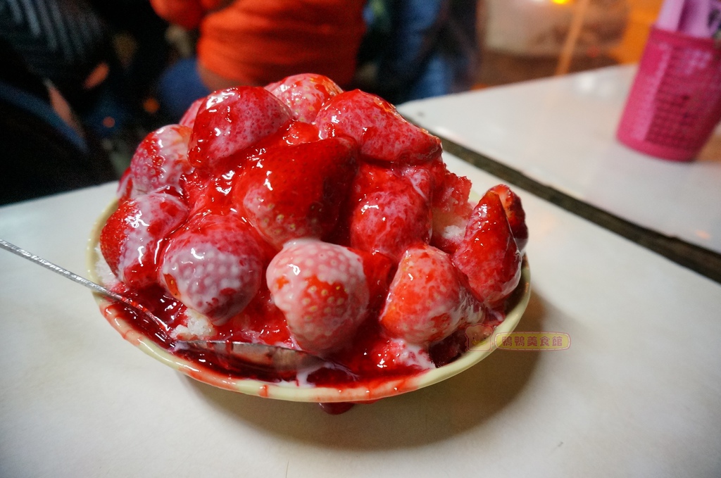 (3)台南中西區。冰鄉~三小時完售的草莓牛奶冰，食尚玩家介紹40年老店